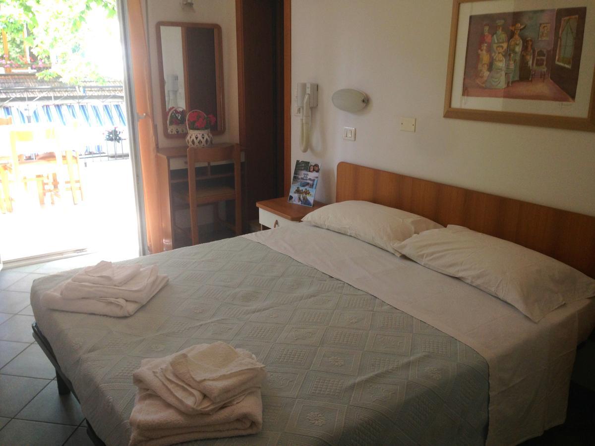 Hotel Jole San Mauro Mare エクステリア 写真
